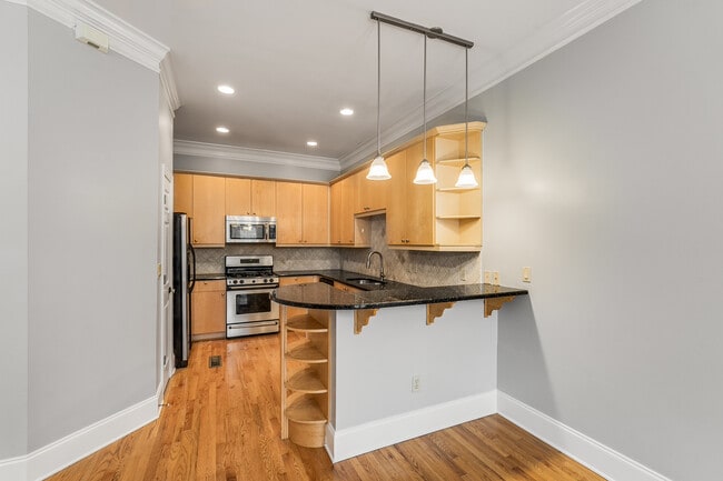 Building Photo - 331 Carpenter Dr NE