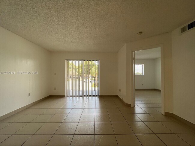 Building Photo - 250 Palm Cir W