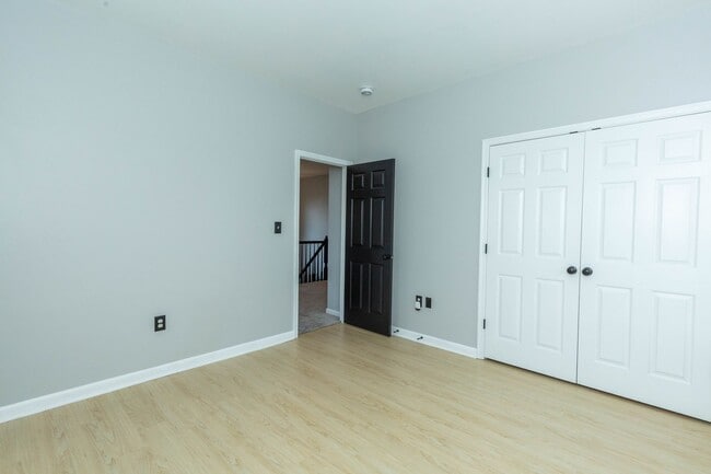 Building Photo - 4 bed, 2.5 bath Single Family Home in Char...
