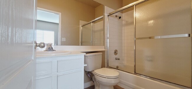 Building Photo - 1900 N Torrey Pines Dr