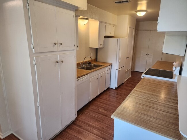 Building Photo - 307 Lone Star Ln