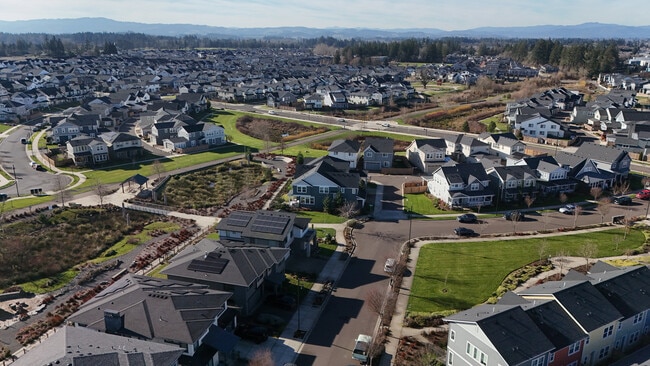 Building Photo - 7447 SE Chinquapin Dr