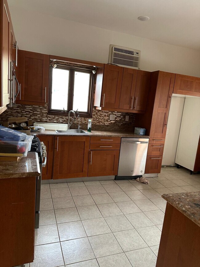 Building Photo - 143 W 26th St