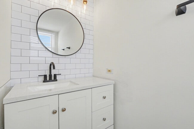 Building Photo - 2600 John Bourg Dr