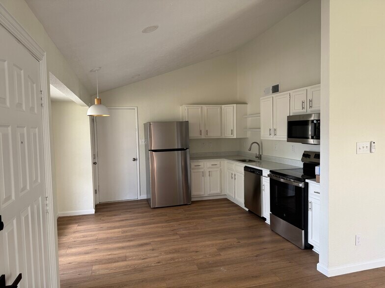 Building Photo - 4757 China Rose Dr