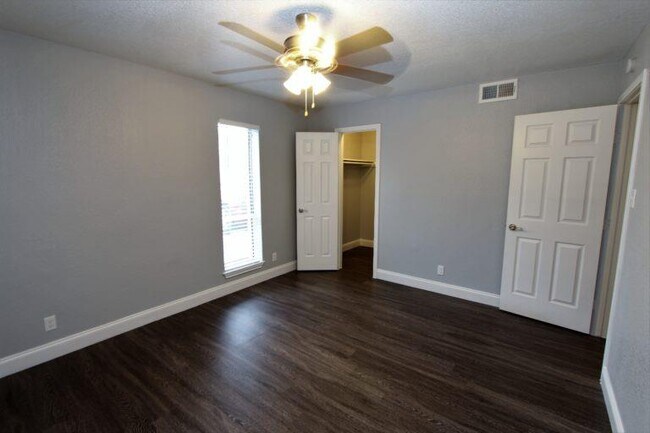 Building Photo - 6509 Berkman Dr