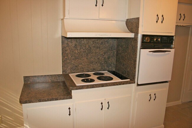 Building Photo - Lovely 3 Bdrm 2 Bath Home in Denton Texas w Large Shaded Yard