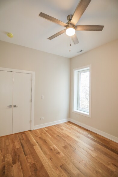 Building Photo - 2230 W Wilson Ave