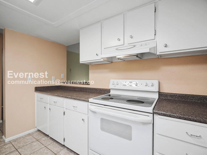 Building Photo - 9398 Redmond - Woodinville Rd NE