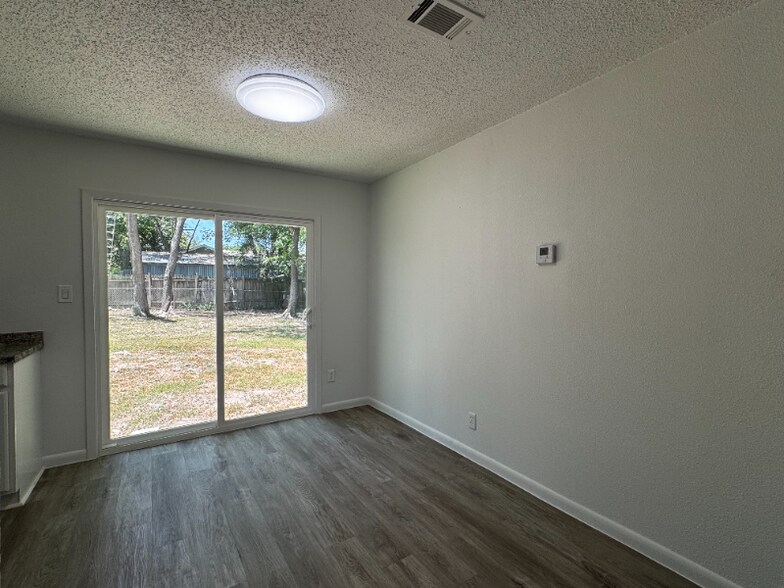 Building Photo - 5710 Glen Meadow Dr