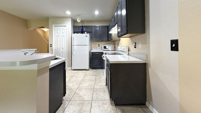 Building Photo - 2516 Oleander Lakes Dr