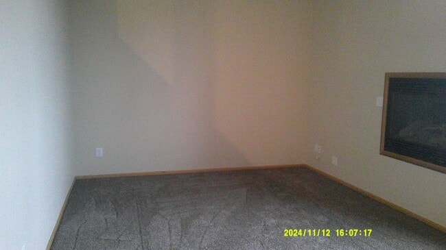 Building Photo - MOVE IN SPECIAL!! Spacious 3 bed 2.5 bath townhouse