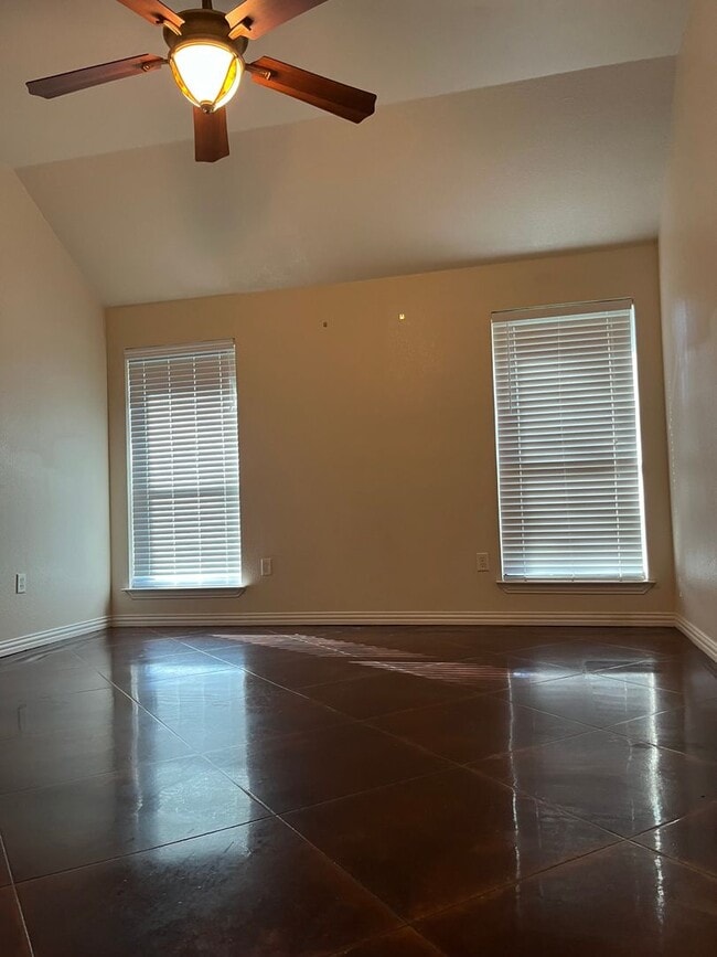 Building Photo - Four bedroom home located in prime neighbo...