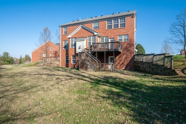 Building Photo - COMING SOON! 3- or 4-bed/3.5-bath in Brent...