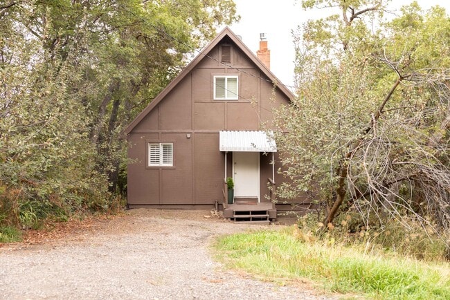 Building Photo - Ski season special, Month to month or 6 month lease- Cute Secluded Cabin In Eden for Rent