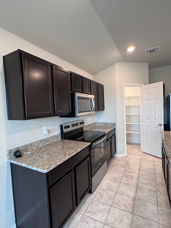 Building Photo - 1104 Prairie Clover Rd