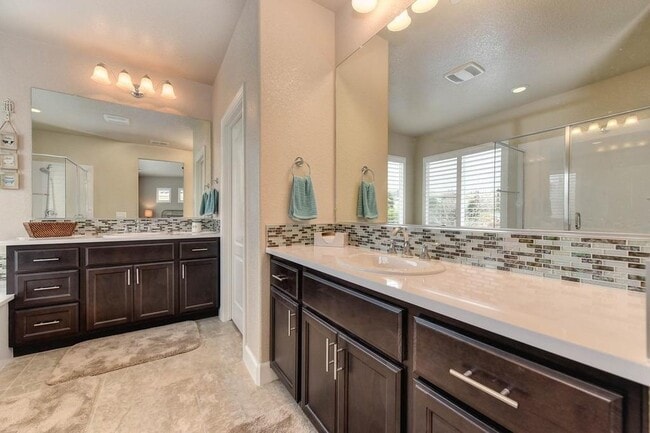 Building Photo - 5019 Verona Dr