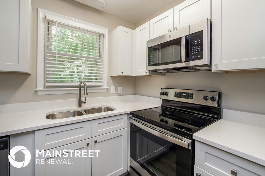 Building Photo - 108 S Bend Dr