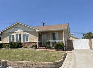 Building Photo - 3 bedroom immaculate home in Southwest Tor...
