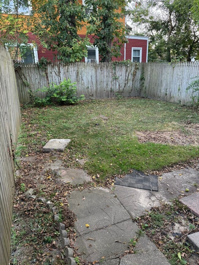 Building Photo - 405 Islington St