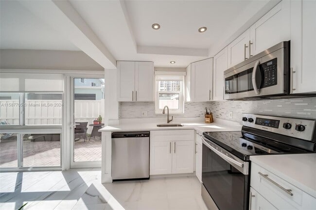 Building Photo - 5450 N Ocean Blvd