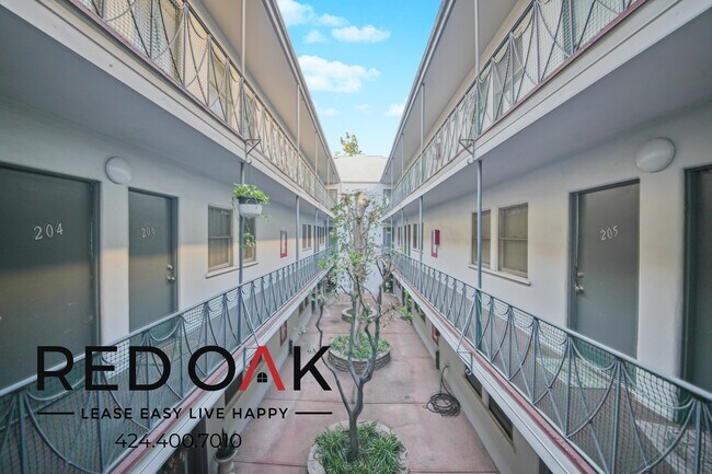 Building Photo - 615 N Rossmore Ave