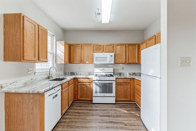 Building Photo - 487 Fort Hill Cir