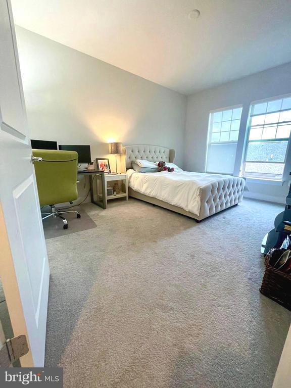 Building Photo - 9584 Fields Rd