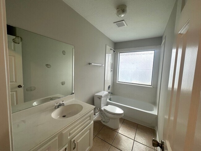 Building Photo - 15007 Jerek Dr