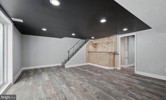 Building Photo - 7256 Shalkop St