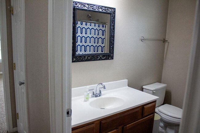 Building Photo - 208 Shaw St