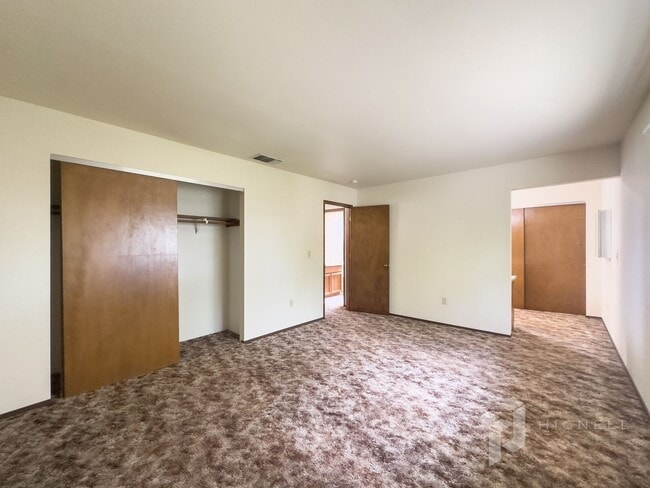 Building Photo - Spacious Home on the West Side of Redding ...