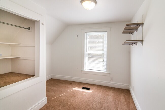 Building Photo - 812 Sybil St
