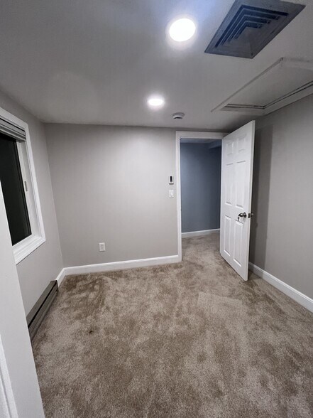 Building Photo - 48 Aberdeen Rd