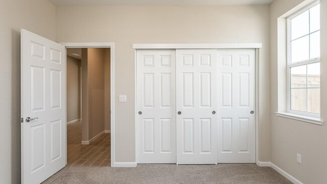 Building Photo - Gorgeous NEW Home in Roseville!