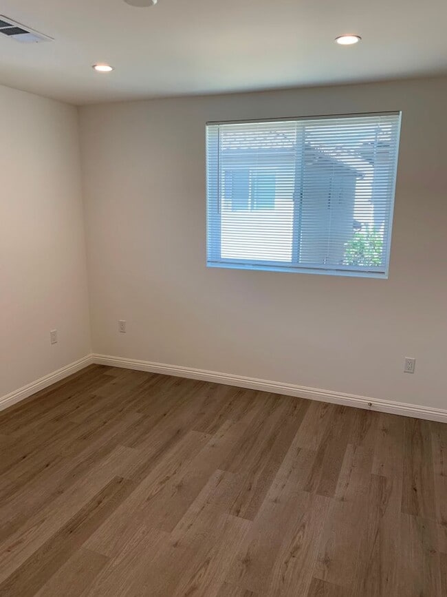 Building Photo - Upgraded 4+3.5 in Sylmar w/backyard + garage!