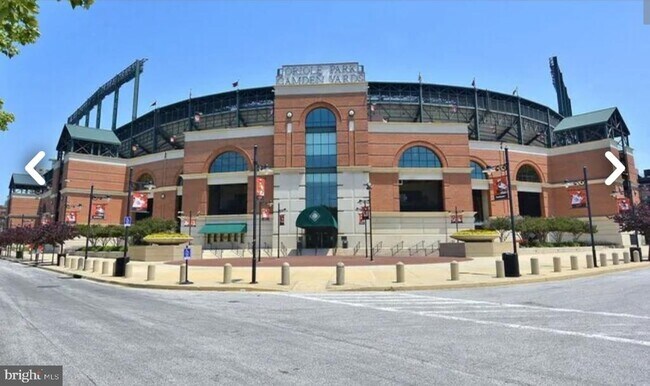 Building Photo - 111 E Cross St