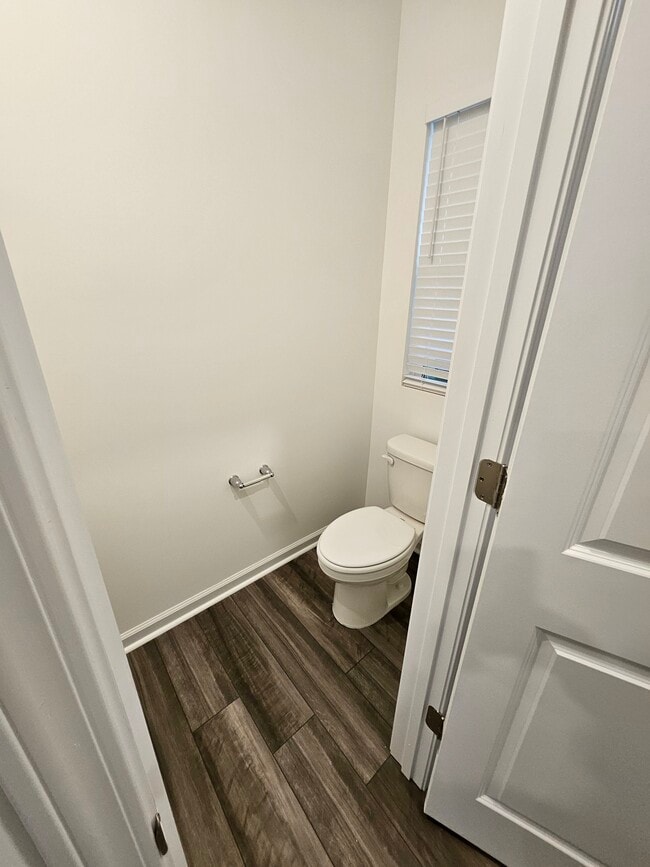 Building Photo - 868 Pilot St