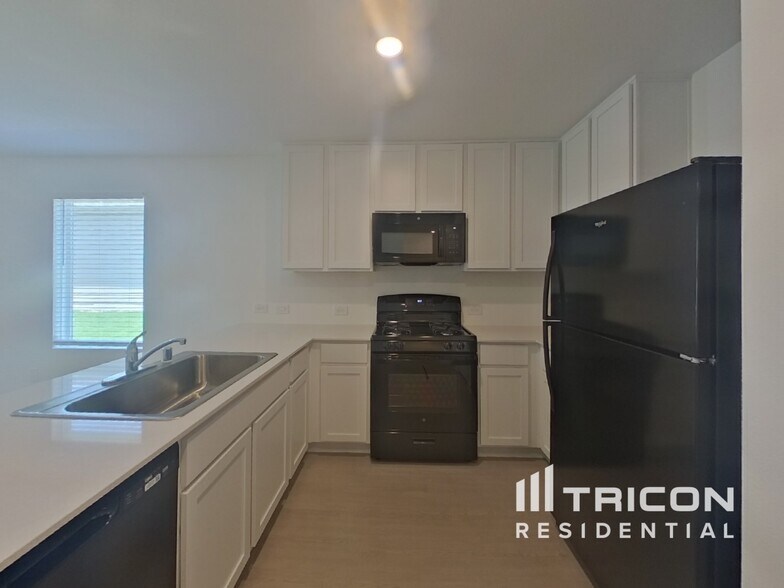 Building Photo - 10720 Cowhide Ln