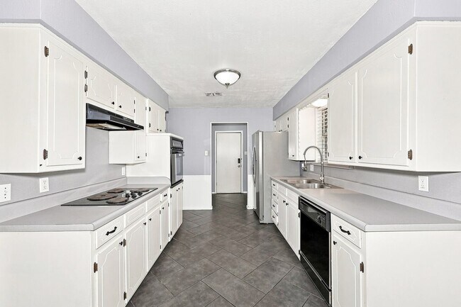 Building Photo - 3204 Denbury Dr