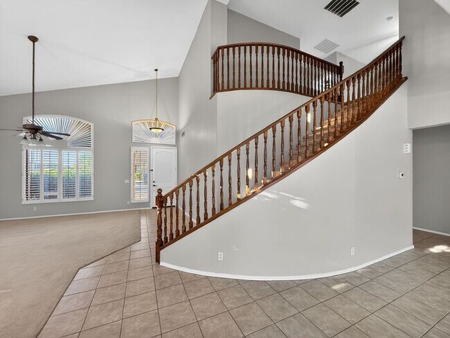 Building Photo - Charming 4 Bedrooms/ 3.5 Bath Home in Desirable Fox Crossing!!