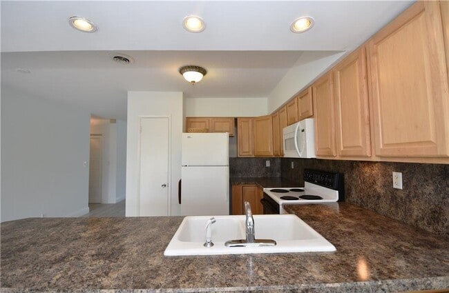 Building Photo - 1711 NE 60th St