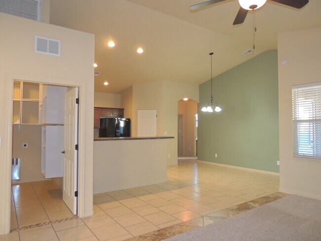 Building Photo - 663 Chalisa Ave