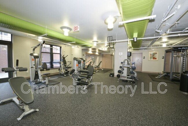 Building Photo - 1021 N Garfield St