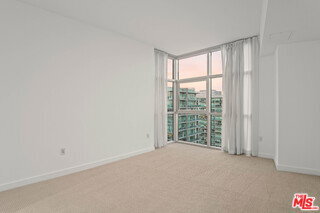 Building Photo - 13700 Marina Pointe Dr