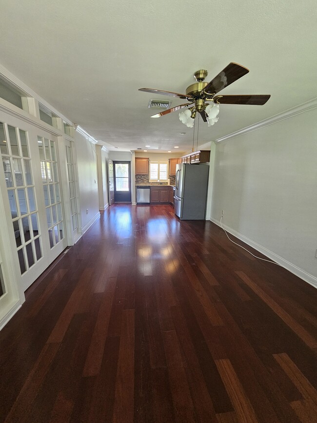 Living room/ Kitchen - 4805 Alt 19