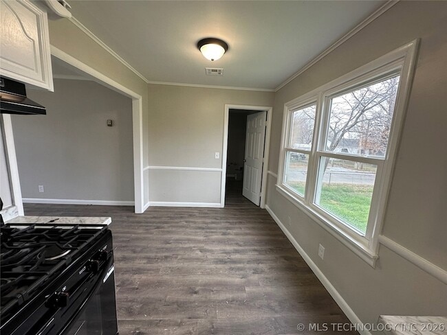 Building Photo - 6305 E Newton St