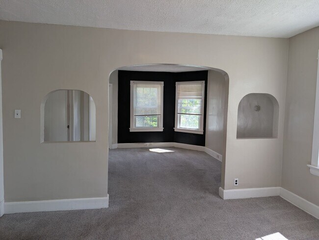 Building Photo - 1476 W 107th St
