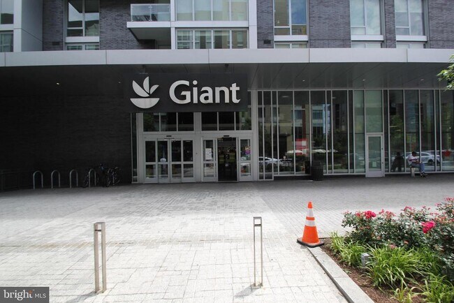 Building Photo - 117 R St NW