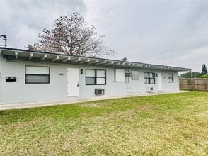 Building Photo - 536 SW 6th Terrace